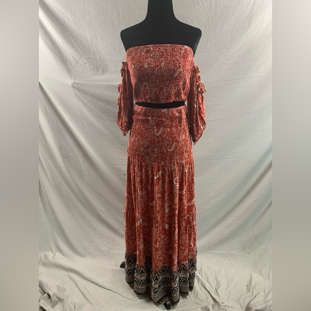 LAST ONE 🔥 Off Shoulder Paisley Print Crop Top & Ruffle Hem Skirt Set - Picture 7 of 7